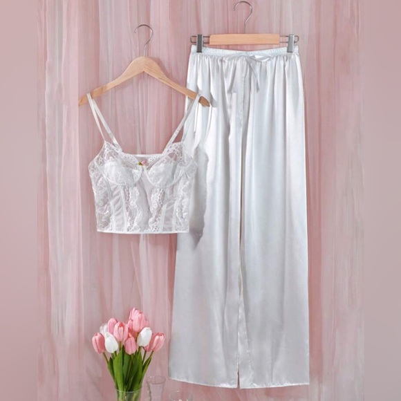 Other - 2pc white lace satin pyjamas set